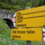Wegweiser und Tunnel Chrumwag / Chli Isla
