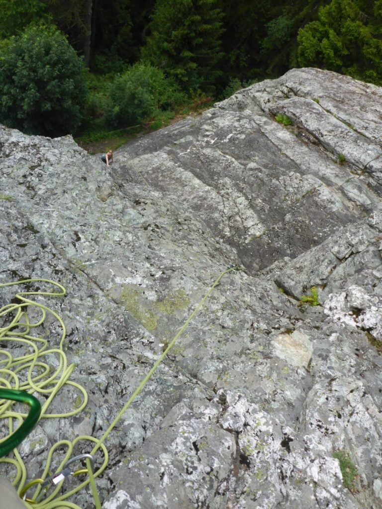 Claudia im Nachstieg Route Tom e Jerry (5a)