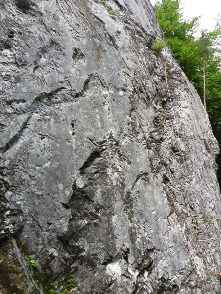Klettergarten Sut Rens, 7 Routen, 20m Höhe. Inkl. Klettersteig und Abseilstelle.