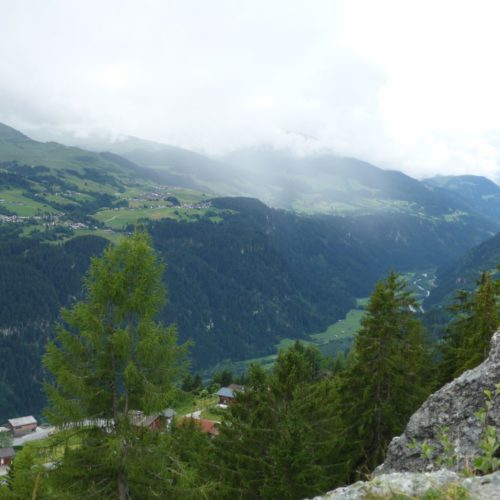 Regenwolke über Obersaxen