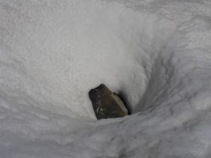Wärmewirkung Stein auf Schnee