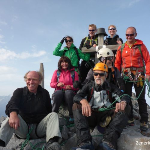 Gipfelfoto Seilschaft mit Bergführer Thomas