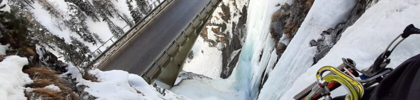 Titelbild Eisklettern Brückenfall Avers