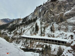 Galerie und Blick zum Träiwald