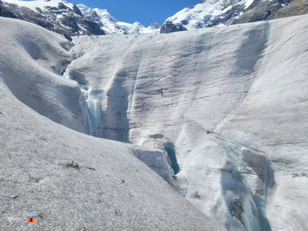 Wasserfall in den Morteratschgletscher