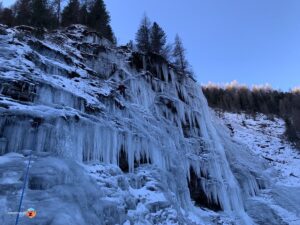 Linker und mittlerer Wandteil Hotelwand